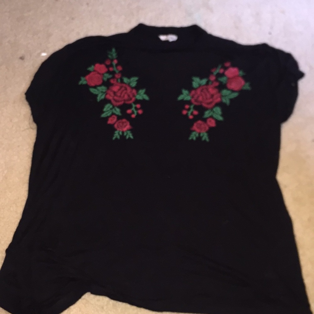 tshirt with neck slit